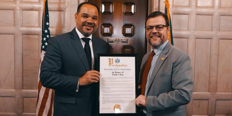 Pablo Ulloa reconocido en el Senado Estatal de Nueva York