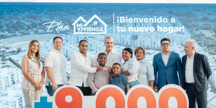 Presidente Abinader destaca histórica entrega de viviendas por parte del MIVED en discurso ante la Asamblea Nacional