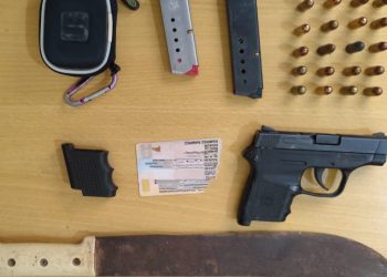 Policía y Ministerio Público arrestan hombre con arma de fuego ilegal en Barahona