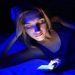 La luz azul de dispositivos electrónicos acelera el envejecimiento de la piel