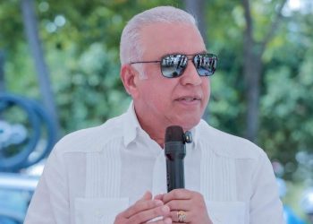 Andrés Bautista elogia la trayectoria de Yeni Berenice