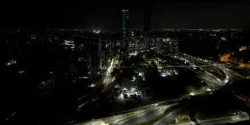 Tras el apagón masivo que afectó a millones de usuarios, regresó la luz y Chile recupera la normalidad
