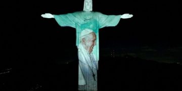 El Cristo Redentor de Río de Janeiro envía un mensaje de «fuerza» al papa Francisco