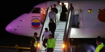 Llegan a Venezuela los primeros migrantes deportados procedentes de Estados Unidos