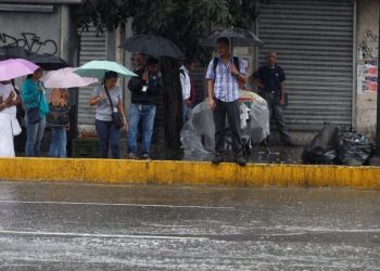 Ambiente lluvioso en varias provincias por cercanía de sistema frontal y vaguada