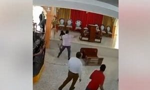 PN apresa hombre irrumpió violentamente iglesia de Higüey y agredió a feligreses