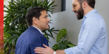 Rubio y Bukele acuerdan deportar a El Salvador a cualquier migrante que cometa crímenes en EE. UU.