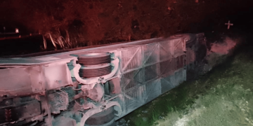 Accidente de autobús tras chofer perder el control por conducir a alta velocidad en La Romana