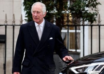 Carlos III sale del hospital tras ser ingresado por su tratamiento contra el cáncer