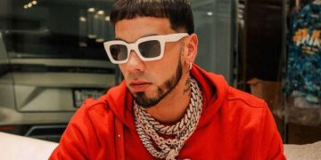 Entre risa Anuel AA niega hospitalización por supuesta infección por tatuaje