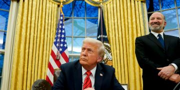 Trump vuelve a amenazar a Hamás con "un infierno" si no liberan a los rehenes de inmediato