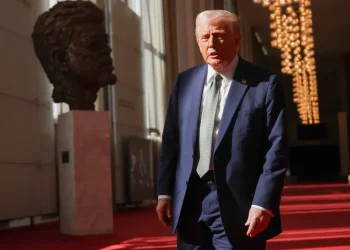 Trump pide a los indocumentados en un video que se "autodeporten"