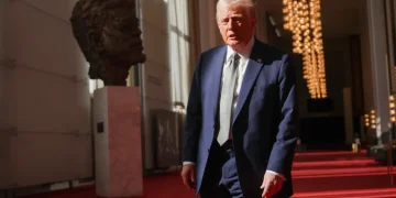 Trump pide a los indocumentados en un video que se "autodeporten"