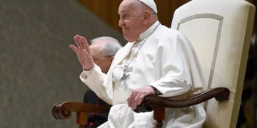 El Vaticano informó que el papa Francisco tuvo una noche “tranquila” y que está descansando