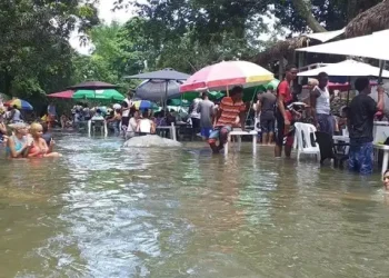 Prohíben uso de mesas y sillas dentro del río Yuna