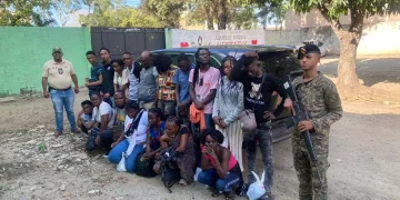 Detienen dominicano que transportaba 19 haitianos indocumentados en jeepeta