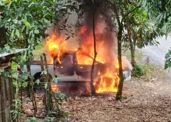 Incendian vehículo de Barrick Pueblo Viejo en la zona del El Rayo