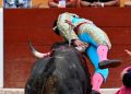 Torero sufre una grave herida que lo deja en estado crítico