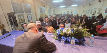 Libro Transición electoral 1966-1996 puesto a circular a casa llena en Madrid, España