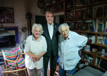 Presidente Abinader regresa a RD tras una exitosa visita a Uruguay, donde fortaleció lazos internacionales