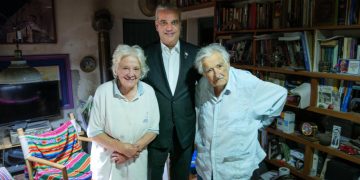 Presidente Abinader regresa a RD tras una exitosa visita a Uruguay, donde fortaleció lazos internacionales