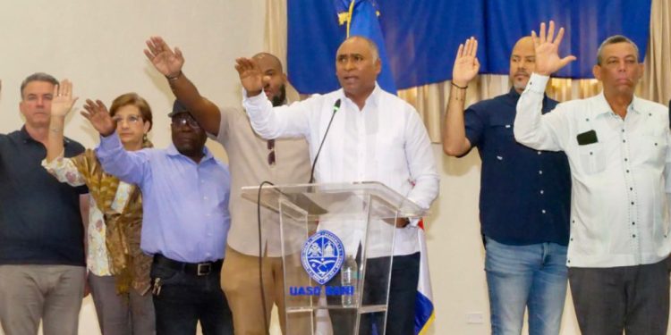 Senador Julito Fulcar juramenta comisiones de trabajo para elaboración del Plan Estratégico de Desarrollo Sostenible de Peravia