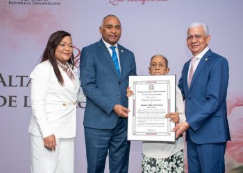 Senado de la República rinde homenaje a Doña Altagracia de la Cruz García, “Tarara”