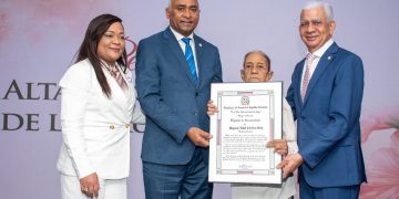Senado de la República rinde homenaje a Doña Altagracia de la Cruz García, “Tarara”