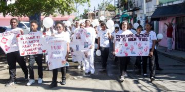 Colegio en Guaricanos  SDN marchan resaltando  a la mujer en su día 
