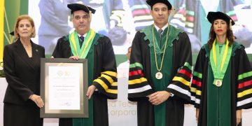 Presidente Abinader recibe el título Doctor Honoris Causa de UTESA por su notable liderazgo y aportes a la nación dominicana