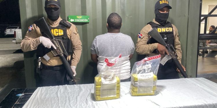 Arrestan hombre con más de ocho mil gramos de cocaína en Barahona
