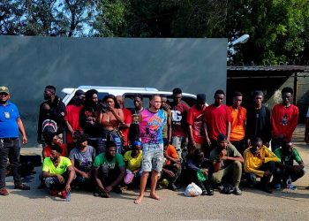 Patrulla del ERD intercepta una jeepeta con 23 haitianos indocumentados en Valverde