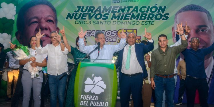 Un diputado, dos regidores y decenas de dirigentes del PLD se juramentan en la Fuerza del Pueblo