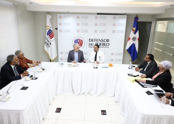 Ministerio de Educación y Defensor del Pueblo coordinan ruta de trabajo