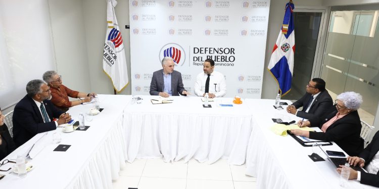 Ministerio de Educación y Defensor del Pueblo coordinan ruta de trabajo