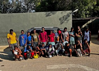 Detienen dominicano con 23 haitianos indocumentados en una jeepeta en Valverde