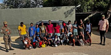 Detienen dominicano con 23 haitianos indocumentados en una jeepeta en Valverde
