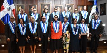 Instituto Duartiano eleva a la distinción de miembros de honor a personalidades en solemne ceremonia