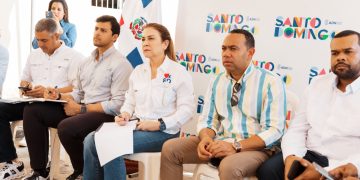 Carolina Mejía escucha y lleva soluciones a los comunitarios de Los Peralejos