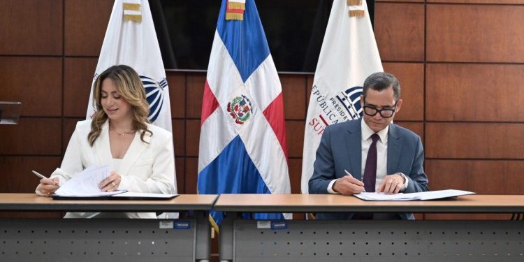 Ministerio de Trabajo y Supérate firman convenio que beneficiará a 35 mil jóvenes vulnerables