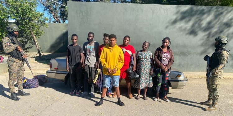 Envían a la justicia a cinco dominicanos por tráfico de indocumentados en Valverde, San Juan de la Maguana y Elías Piña