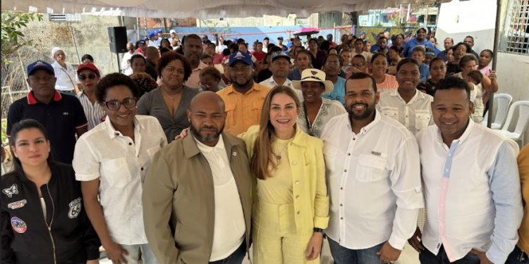 Carolina Mejía cumple las promesas hechas a comunitarios de Los Peralejos