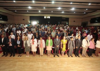 UASD abre debate sobre el papel de la mujer en la investigación científica