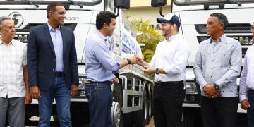 Wellington Arnaud trata con sectores de provincia Espaillat proyecto de agua y saneamiento