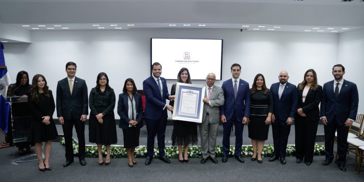 Cámara de Diputados reconoce a la ANJE, por su contribución a la institucionalidad, la democracia y destacada labor en organización de debates electorales