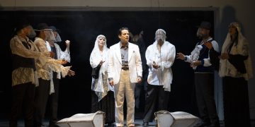 Bellas Artes rinde homenaje a Iván García y Emilio Aparicio en el Día del Teatro con una magistral puesta en escena de “El Sueño de la Vida”