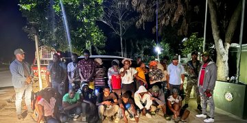 Apresan 22 indocumentados abandonados en jeepeta en Montecristi