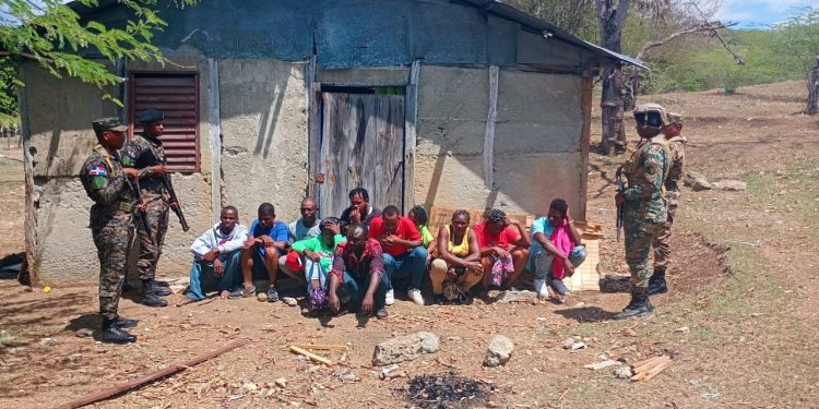 Arrestan 49 haitianos indocumentados en San Juan y Monte Cristi 