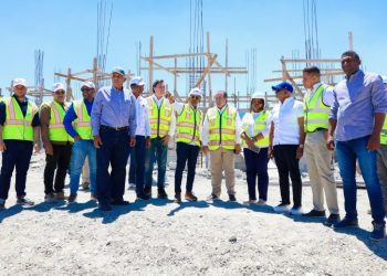 Inspeccionan avance aeropuerto de San Juan, primera etapa estaría lista para agosto de este año