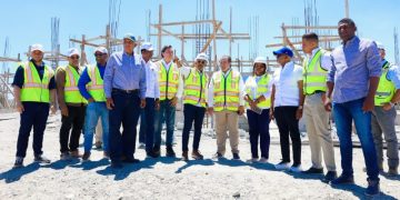 Inspeccionan avance aeropuerto de San Juan, primera etapa estaría lista para agosto de este año